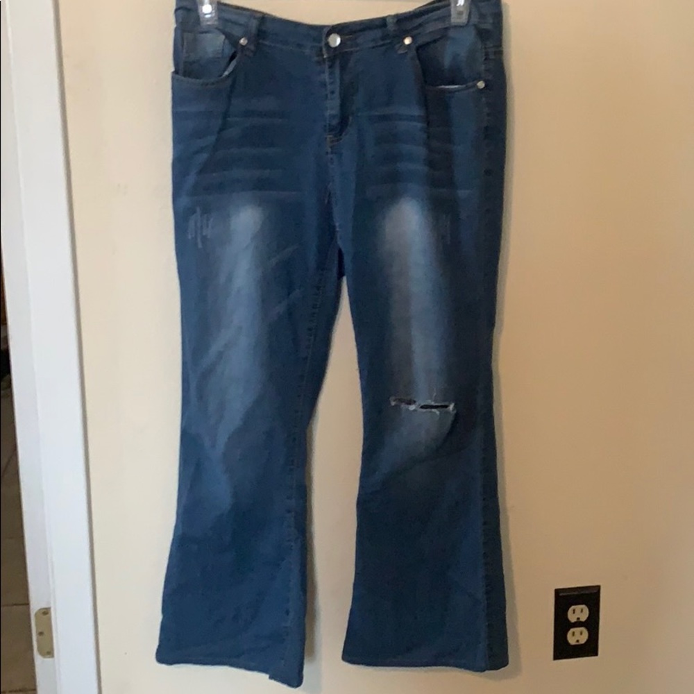 Light weight hemmed jeans.